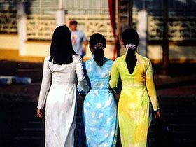 娶越南新娘是一群越南女性站好幾排任人挑選？